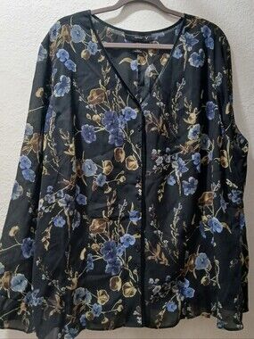 Venezia Nwot  26/28  Floral V-Neck Button-Front  Black with Blue Floral Print